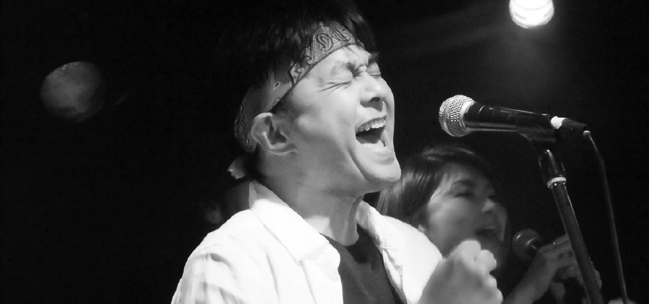 Lavocのステージで熱唱する生徒（実写真）